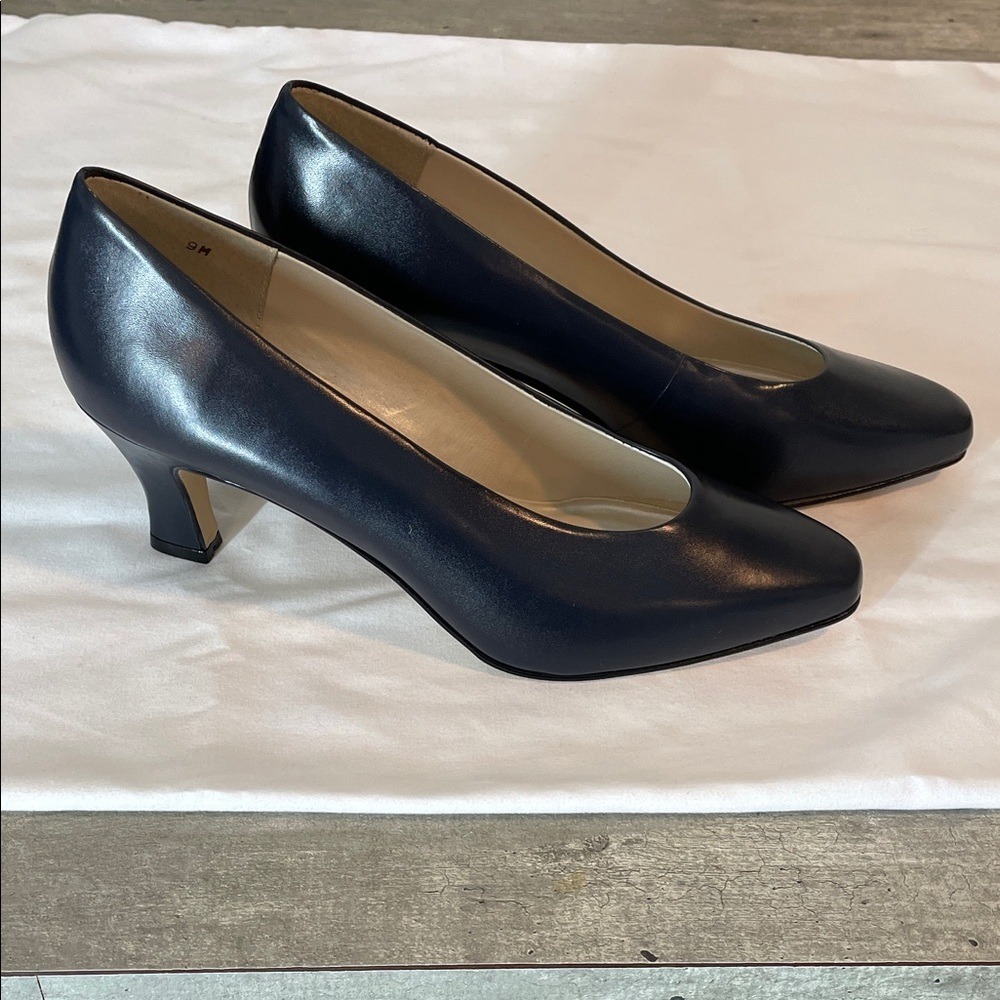 Jessica Leather‎ Pumps Womens 9M Navy Blue Excellent Classic Kitten Heel Brazil - Picture 7 of 8